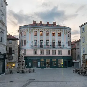 Square Heritage Отель